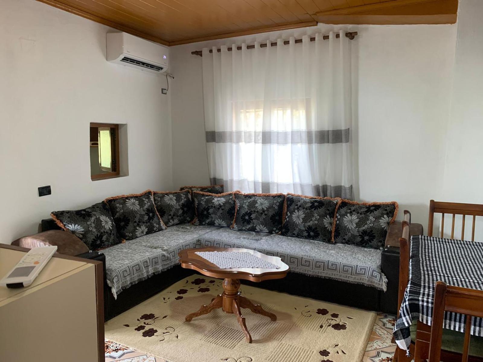 Noemi House Krujë